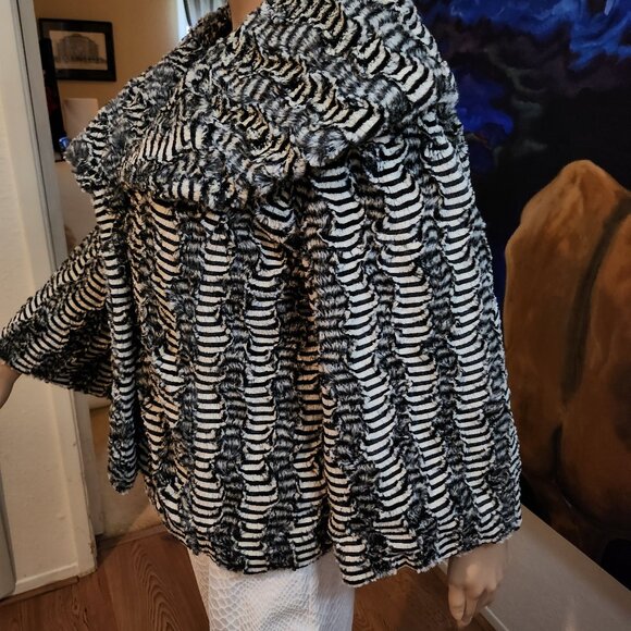 LaSeine Short Faux Fur Jacket Size Large Black and White Design Soooo Soft - Picture 6 of 15